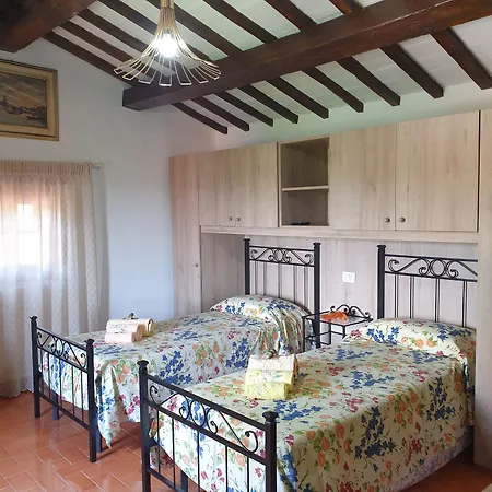 Il Mandorlo 3* كورتونا